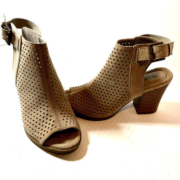 TIME AND TRUE SLINGBACK OPEN TOE WOMENS SIZE 6 - Picture 1 of 11